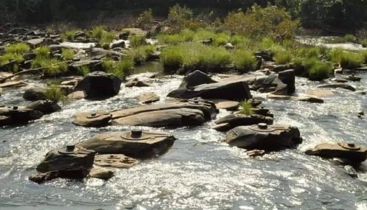 आखिर क्या हैं नदी में इन हजारों शिवलिंग के पीछे का रहस्य