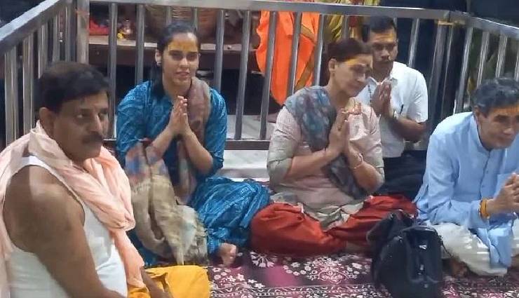 Akshay Kumar,mahakaleshwar temple,ujjain,omg 2,mission raniganj,akshay kumar birth day,shikhar dhawan,saina nehwal