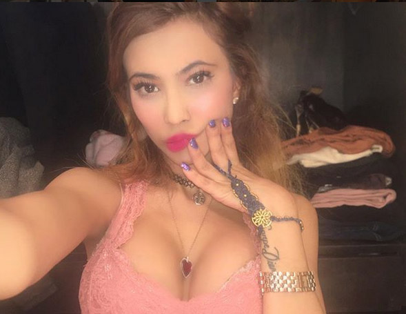 sakshi chopra,bikini pics,intagram pics,gossips,viral photos,entertainment