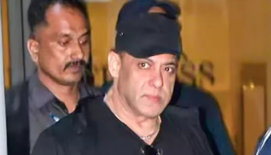 2 News : ‘बैटल ऑफ गलवान’ की शूटिंग कर लौटे सलमान, अपूर्व ने शेयर की BTS झलकियां, इस दिन देखें ‘कांतारा चैप्टर 1’ का ट्रेलर