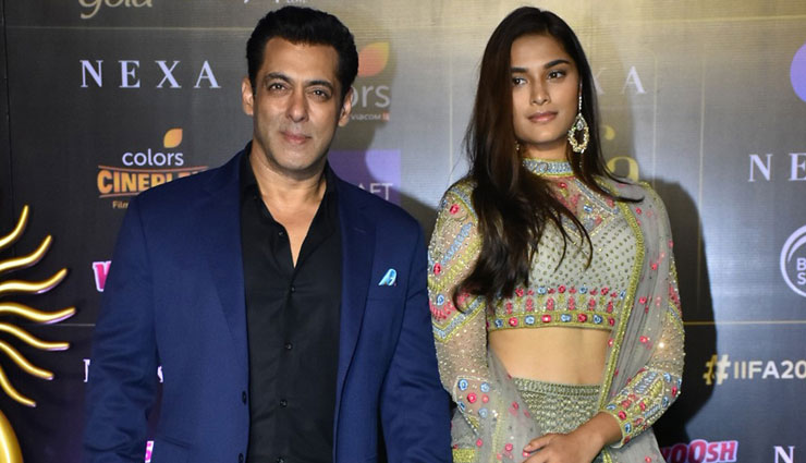 PICS- Salman Khan and Saiee Selfie Will Make Your Day