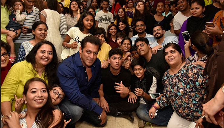 सलमान खान ने स्कूल में बच्चों के साथ जमकर की मस्ती, देखे तस्वीरे