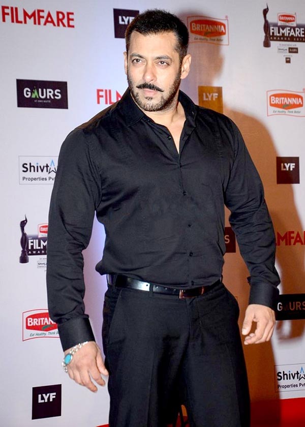 bollywood stars who injured while shooting,Salman Khan,Aishwarya Rai Bachchan,john abraham,ranveer singh,Hrithik Roshan,Akshay Kumar,saif ali khan,bollywood,gossips,entertainment
