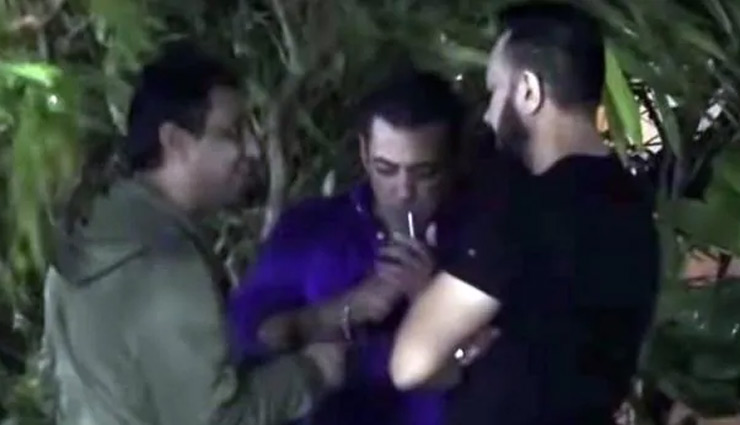 गणेश विसर्जन के दौरान सिगरेट फूंकते नजर आए सलमान खान, वीडियो हुआ वायरल 