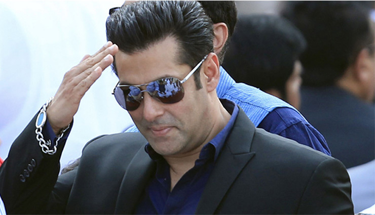 अभिनेता, निर्माता, गायक, अब गीतकार बना यह ‘खान’ सितारा