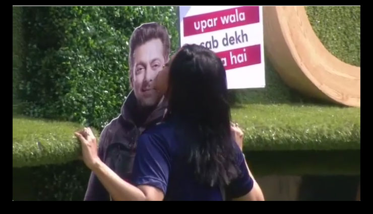 bigg boss 11,Salman Khan,arshi khan,kiss