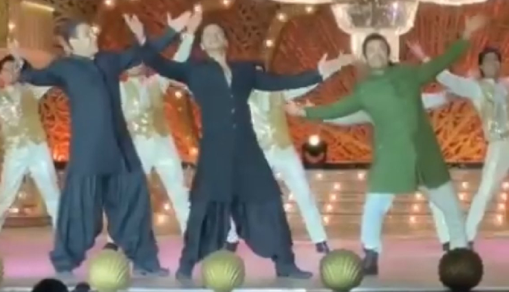 एक साथ स्टेज पर थिरके शाहरुख, सलमान और आमिर, इस गाने पर झूमे रणवीर और दीपिका, वीडियो वायरल