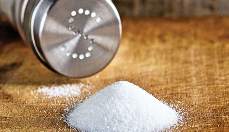 जीवन को खुशहाल बनाते है नमक के ये आसान चमत्कारी टोटके 