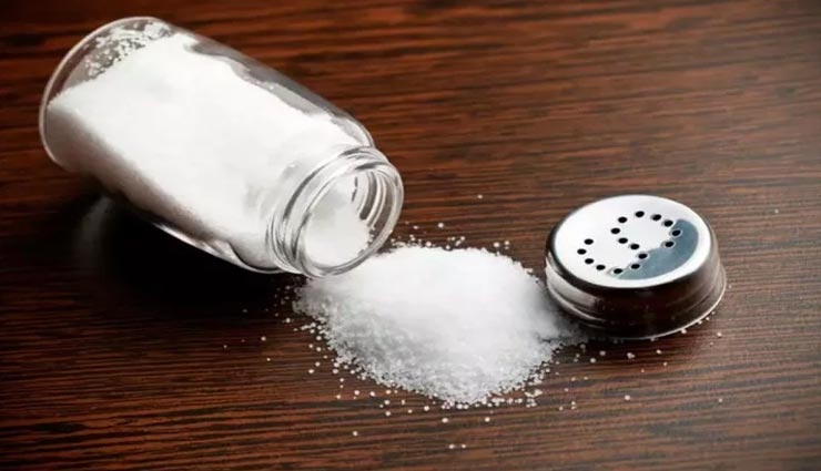 आपके जीवन की काया पलट सकता हैं चुटकी भर नमक, जानें इसके उपाय 