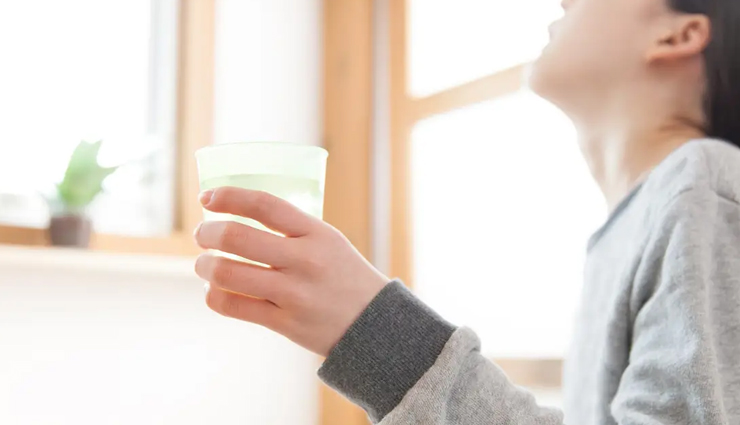 6 Health Benefits of Salt Water Gargle