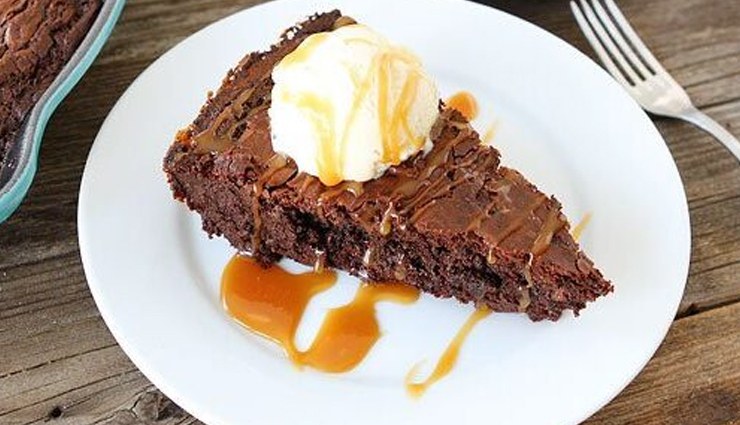 salted caramel vegan skillet brownie,hunger  struck,food,easy recipe