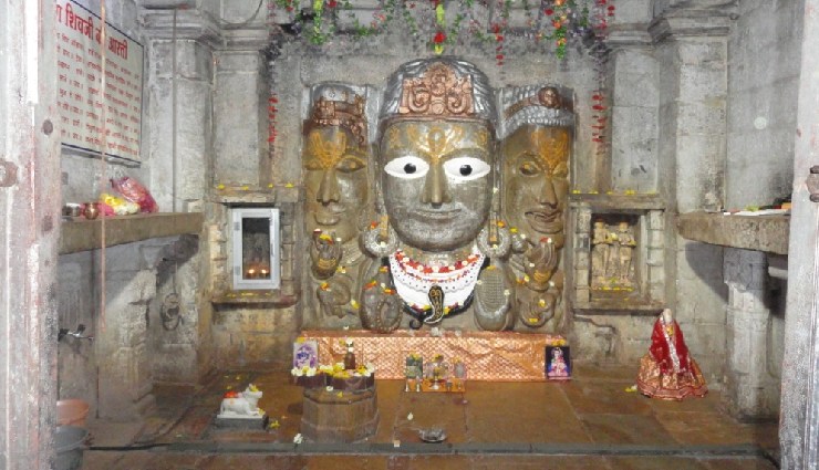 explore 6 must-visit temples in chittorgarh for a spiritual journey: shyama temple,kalika mata temple,meera temple,samadhishvara temple,sanwariyaji temple,and sathis deori temple.