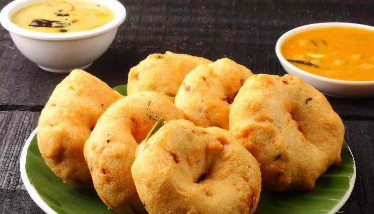 sambhar vada,sambar vada,sambhar vada recipe,sambhar vada ingredients,medu vada,south indian dish