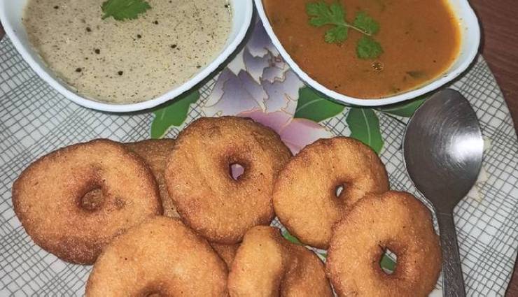 sambhar vada,sambar vada,sambhar vada recipe,sambhar vada ingredients,medu vada,south indian dish