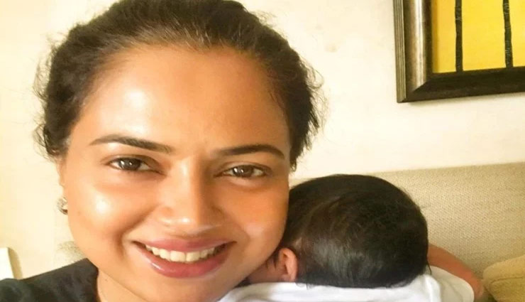 समीरा रेड्डी ने बताया कितना मुश्किल होता है शिशु को दूध पिलाना, शेयर किया ये इमोशनल पोस्ट