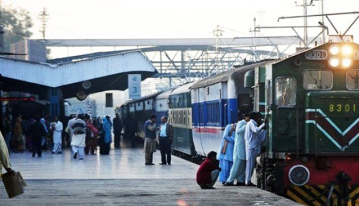 बौखलाए पाकिस्‍तान ने हमेशा के लिए बंद की समझौता एक्‍सप्रेस, रेल मंत्री ने कहा - जब तक मैं हूं नहीं चलेगी