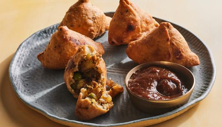 moong dal samosa recipe,how to make samosa with moong dal,crispy moong dal samosa,samosa chutney recipe,homemade samosa with moong dal filling,best moong dal samosa with chutney,step-by-step samosa chutney preparation,delicious indian moong dal samosa,irresistible samosa chutney for dipping,easy moong dal samosa with chutney recipe