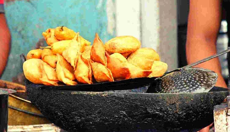 कानपुर में आयकर विभाग की उड़ी नींद, ठेले पर पान-समोसे बेचने वाले 256 लोग निकले करोड़पति
