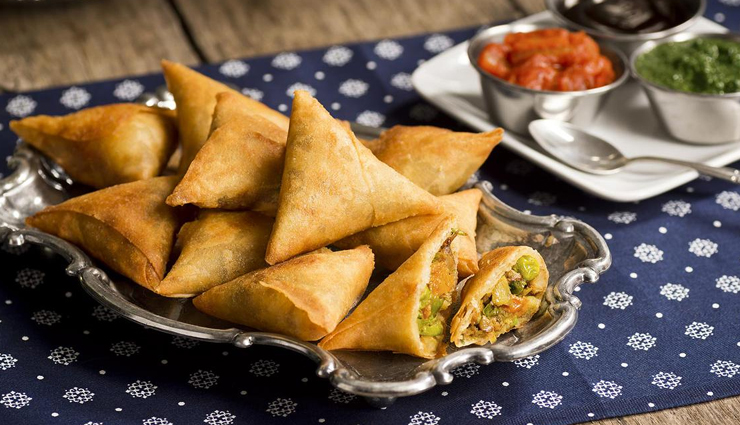 Recipe- Crispy and Flaky Schezwan Samosa