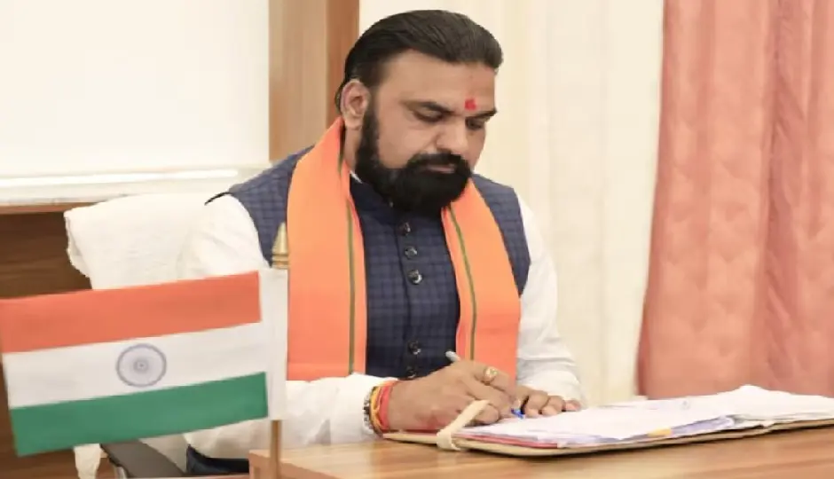 CM बनते ही एक्शन में सम्राट चौधरी, पहले दिन अफसरों को दिए सख्त निर्देश; काम की रफ्तार दोगुनी करने पर जोर