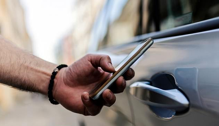 Samsung plans to bring digital car keys to its phones
