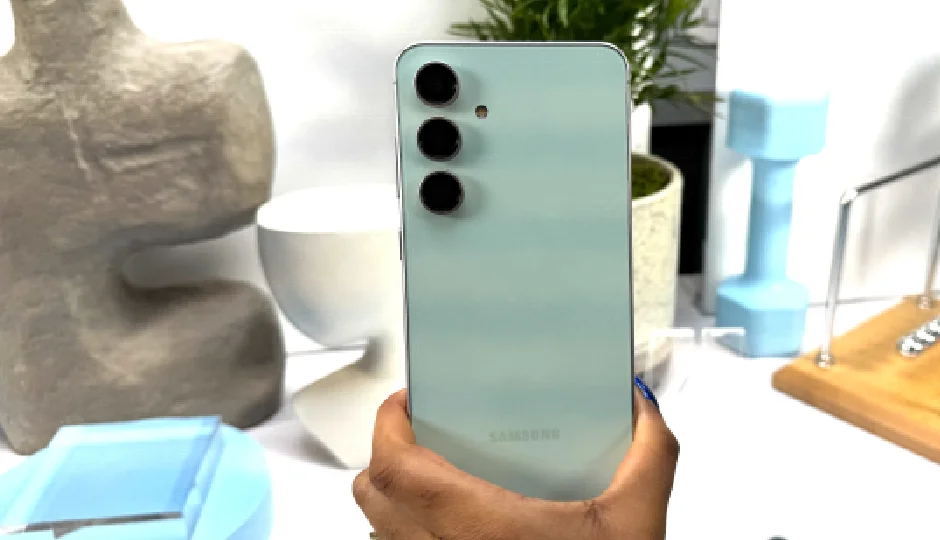 दिवाली से पहले सैमसंग ने किया बड़ा धमाका! Galaxy S24 FE पर भारी छूट, कैमरा क्वालिटी करेगी DSLR को भी फेल