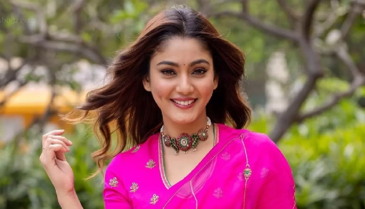 पहली बार उमराह के लिए मक्का पहुंचीं एक्ट्रेस, शेयर की Photos, चुनौतीपूर्ण शूटिंग से बीमार हुआ एक्टर