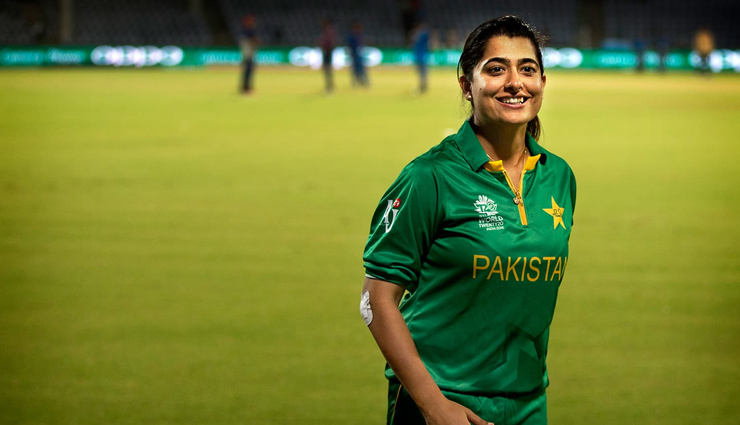 isa guha,5 amazing female cricketers,hot female cricketers,mithali raj,sana nair,dane van niekerk,cecelia joyce,holly ferling