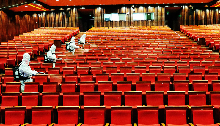 चीन में 5 महीने के बाद फिर खुले थियेटर, दिखाई दी ऐसी तस्वीर weird news,weird incident,theaters open in china,coronavirus