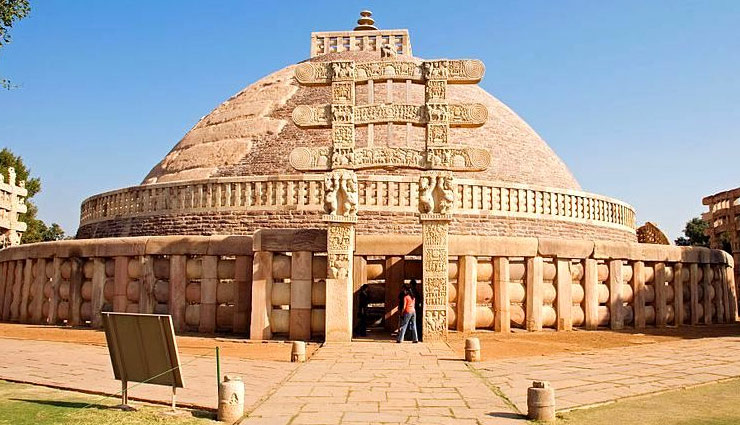 bauddh places,bauddh religious places,famous temple,lumbini,saarnath,kushinagar,sanchi ka stup,champaner