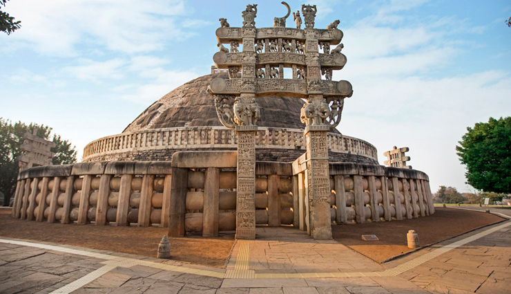 tourist attractions in madhya pradesh,khajuraho temples visit,bandhavgarh national park safari,pachmarhi hill station guide,bhopal travel highlights,kanha national park tour,orchha historical sites,ujjain pilgrimage destinations,sanchi buddhist stupas,gwalior fort and palaces