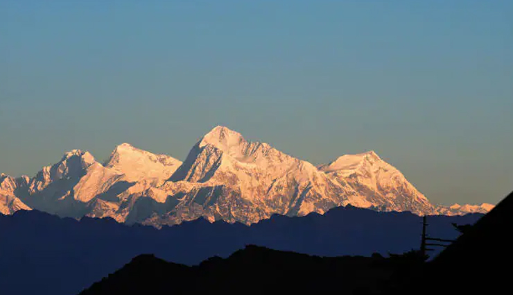 sandakphu,tourist attractions to visit in sandakphu,the everest family,eclectic phalut,mt kanchenjunga,manebhanjan,tumling,lamey dhura