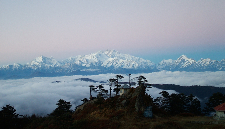 sandakphu,tourist attractions to visit in sandakphu,the everest family,eclectic phalut,mt kanchenjunga,manebhanjan,tumling,lamey dhura