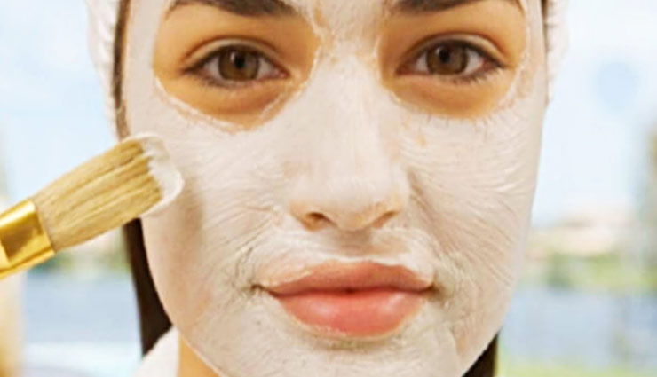 चन्दन के उपयोग से पाएँगे दिवाली पर बेदाग़ त्वचा, ले इन घरेलू नुस्खों की मदद