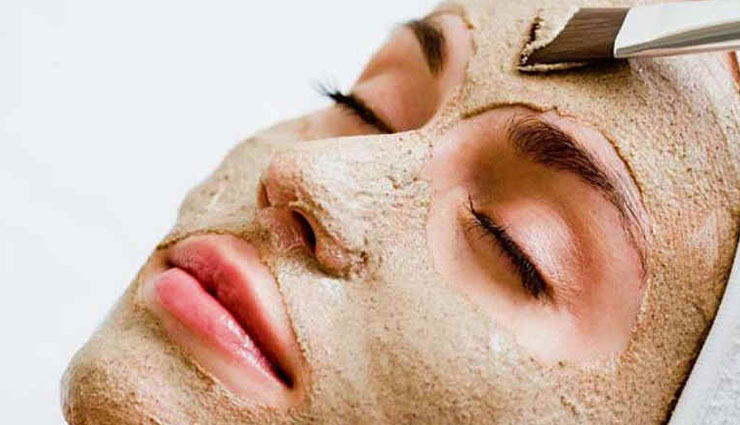 5 Home Made Sandalwood Face Packs To Get Acne Free Skin