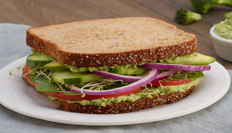 ब्रेकफास्ट के लिए बेहतरीन ऑप्शन हैं सैंडविच, झटपट मिनटों में होगा तैयार #Recipe