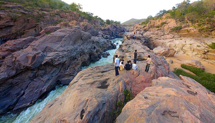 karnataka,holidays in karnatka,nandi hills muddenahalli,sangam mekedatu,ranganthittu bird sanctuary somnathpur shivasamudram,nagarahole madikeri nisargadhama,sigandhur and jog falls tour