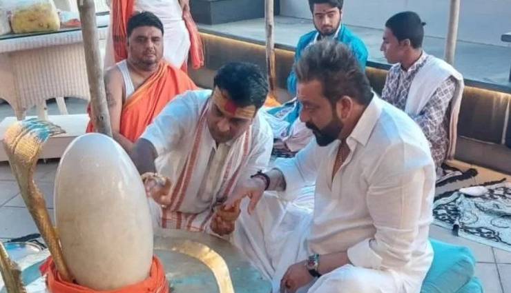 शिव भक्ति में डूबे ‘संजू बाबा’ ने घर में कराई पूजा, कॉमेडी फिल्म के लिए ‘ड्रीम गर्ल’ के डायरेक्टर से मिलाया हाथ
