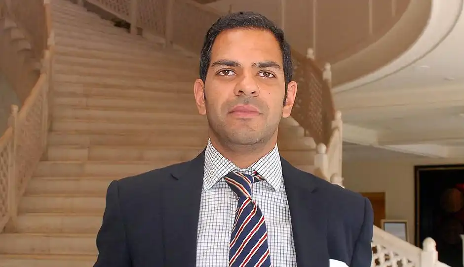 संजय कपूर की 30 हजार करोड़ की संपत्ति का मामला सुप्रीम कोर्ट में, नई याचिका में बोर्ड मीटिंग रोकने की अपील