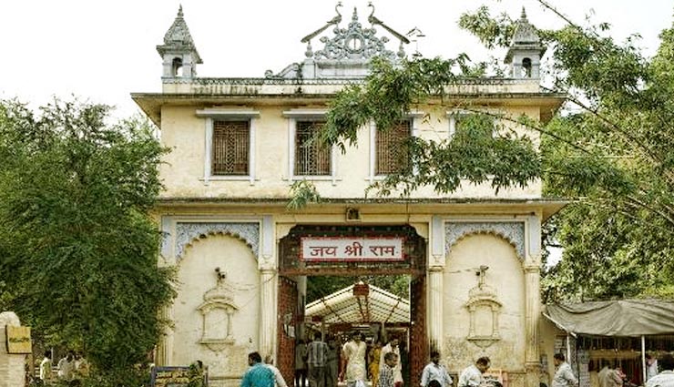 top 5 hanuman temple in india,must to visit temples in india,astrolgy,sankat mochan hanuman temple,varanasi,jakhoo temple,himachal pradesh,mahavir mandir,patna,shri hanuman temple,jamnagar,kashtbhanjan hanuman temple,sarangpur