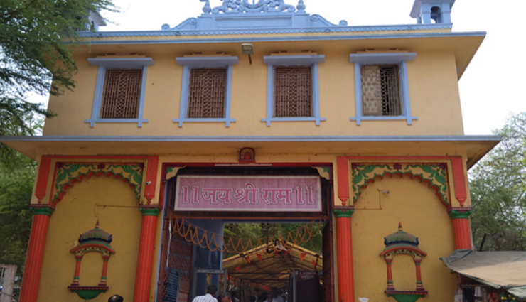 varanasi,uttar pradesh,best tourist places,cultural and spiritual haven,varanasi ghats,kashi vishwanath temple,sarnath,banaras hindu university,ganga aarti,religious tourism,historical sites