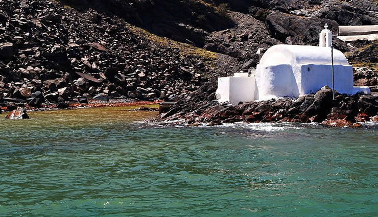 beaches to visit in santorini,greece,beaches in greece,vlychada,palea kameni,red beach,perissa,monolithos,mouzakia