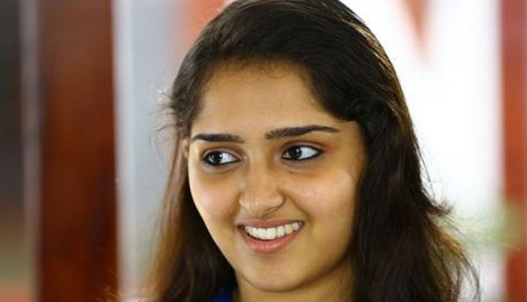 मलयालम एक्टर के साथ ट्रेन में हुई छेड़छाड़, होठों पर अंगुली फेर रहा था शख्स... #SHOCKING