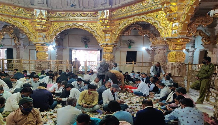 श्री सांवरा सेठ के भंडार में पहले दिन हुई 3.76 करोड़ की गिनती, आज भी है जारी, सोना-चांदी का वजन बाकी