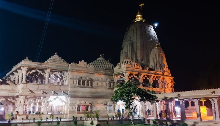 explore 6 must-visit temples in chittorgarh for a spiritual journey: shyama temple,kalika mata temple,meera temple,samadhishvara temple,sanwariyaji temple,and sathis deori temple.