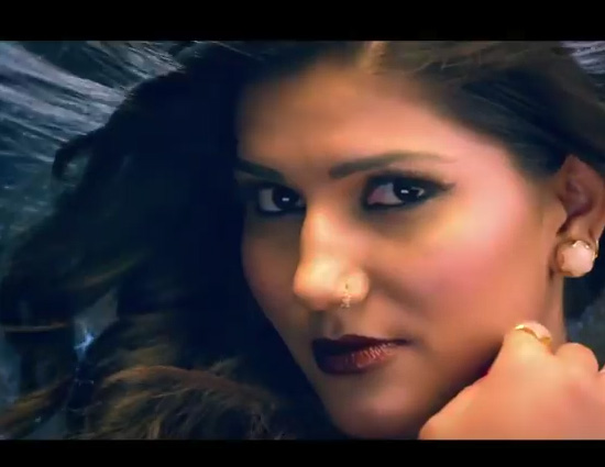 Bigg Boss 11- Sapna chaudhary Got a Love Bite