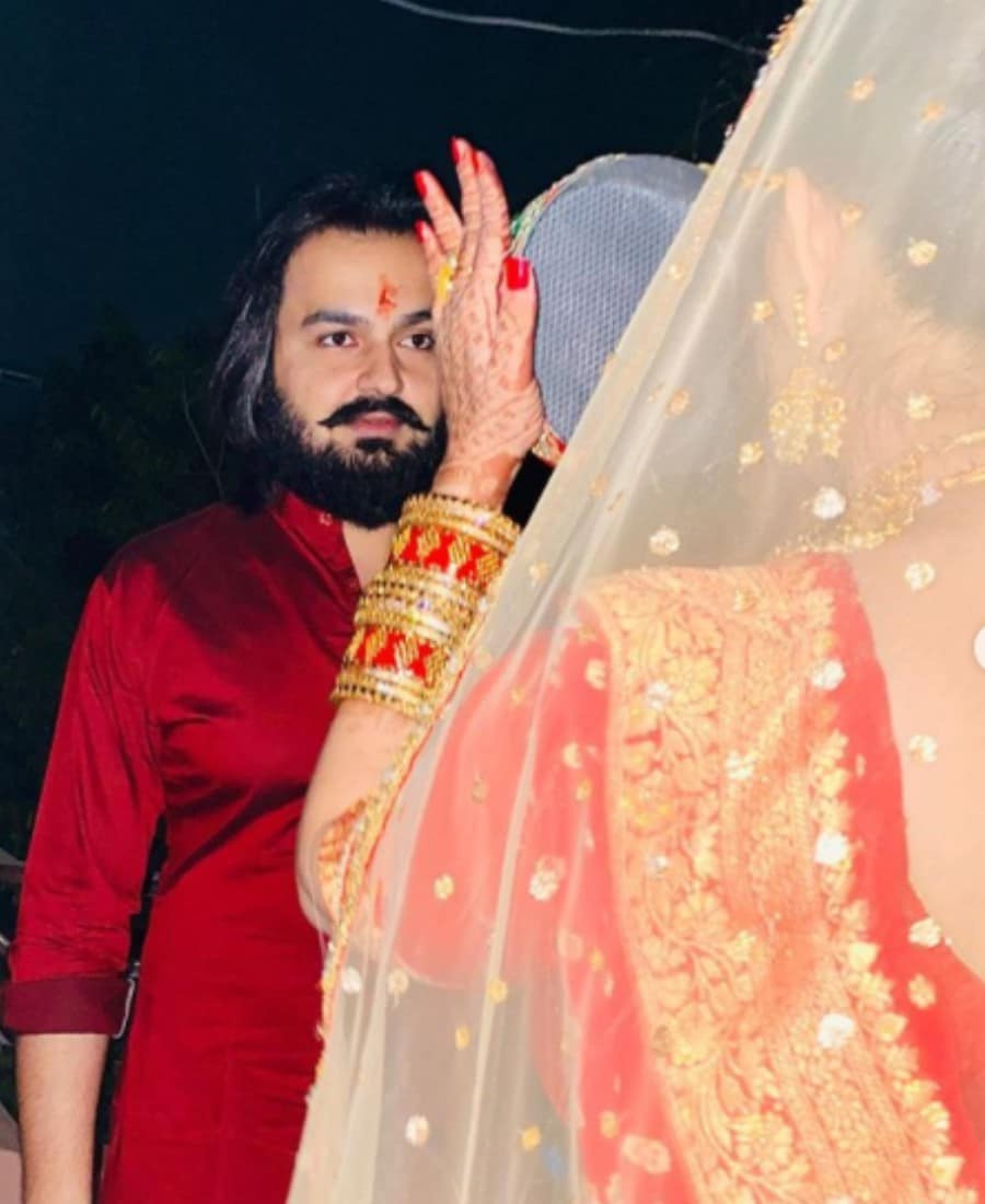 sapna choudhary,sapna chaudhary,sapna choudhary shares first pic with hubby,sapna choudhary husband veer sahu,sapna choudhary karwa chauth,karwa chauth 2020,social media,entertainment