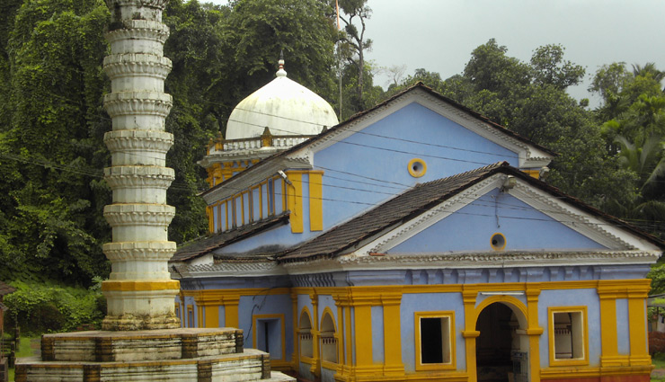नाईट लाइफ के अलावा इन 10 मंदिरों के लिए भी प्रसिद्द हैं गोवा, जाएं तो जरूर करें दर्शन famous temples in goa,list of all temples in goa,biggest temple in goa,most famous temple in goa,oldest temple in goa,old temples in goa,famous temples in north goa,famous shiva temple in goa,famous temples in south goa,goa holidays,holidays