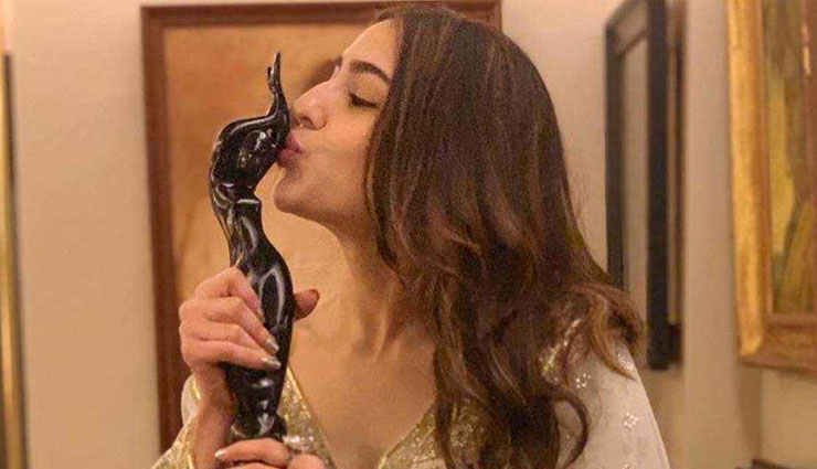 सारा अली खान ने जीता पहला फिल्मफेयर पुरस्कार, जाह्ववी कपूर पिछड़ी