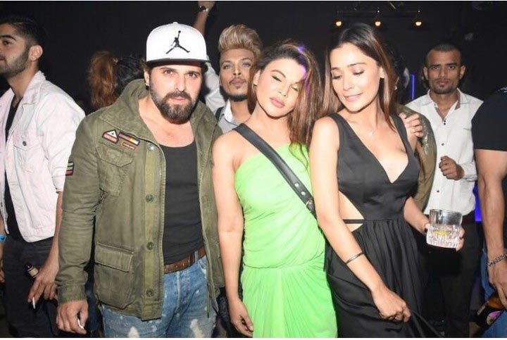 tv actress sara khan,oops moment,gossips,entertainment